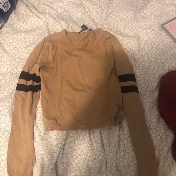 tan striped long sleeve crop top - Picture 3 of 4